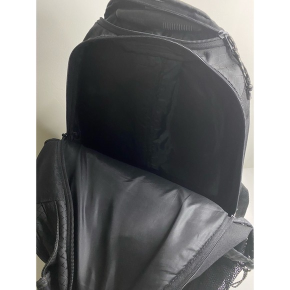 Targus 15.4" Rolling Laptop Backpack TSB700, In-Line Rollers, Telescoping Handle - Picture 9 of 10